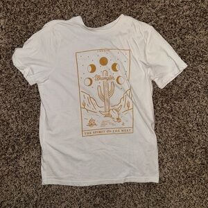 Wrangler Cream T-Shirt with Gold Accents